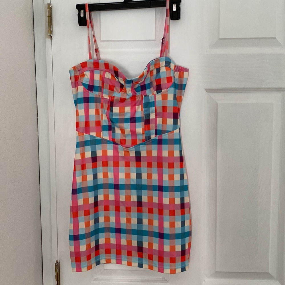 NWT CBR multicolor short dress. Size L. Adjustable to the body